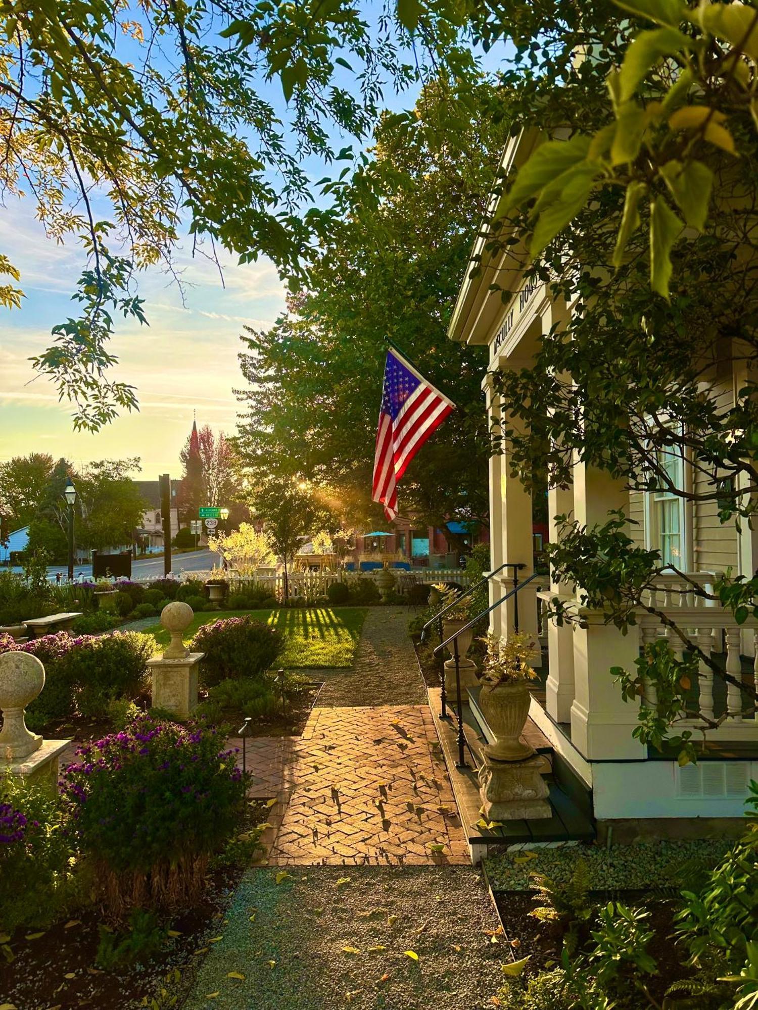 Mccully House Inn Jacksonville Exterior photo